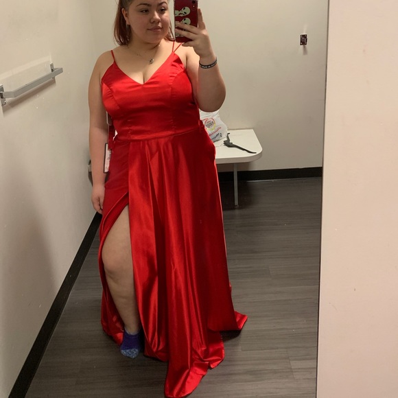 Dresses & Skirts - Selling my prom dress, still has tags, prom canceled due to Covid.